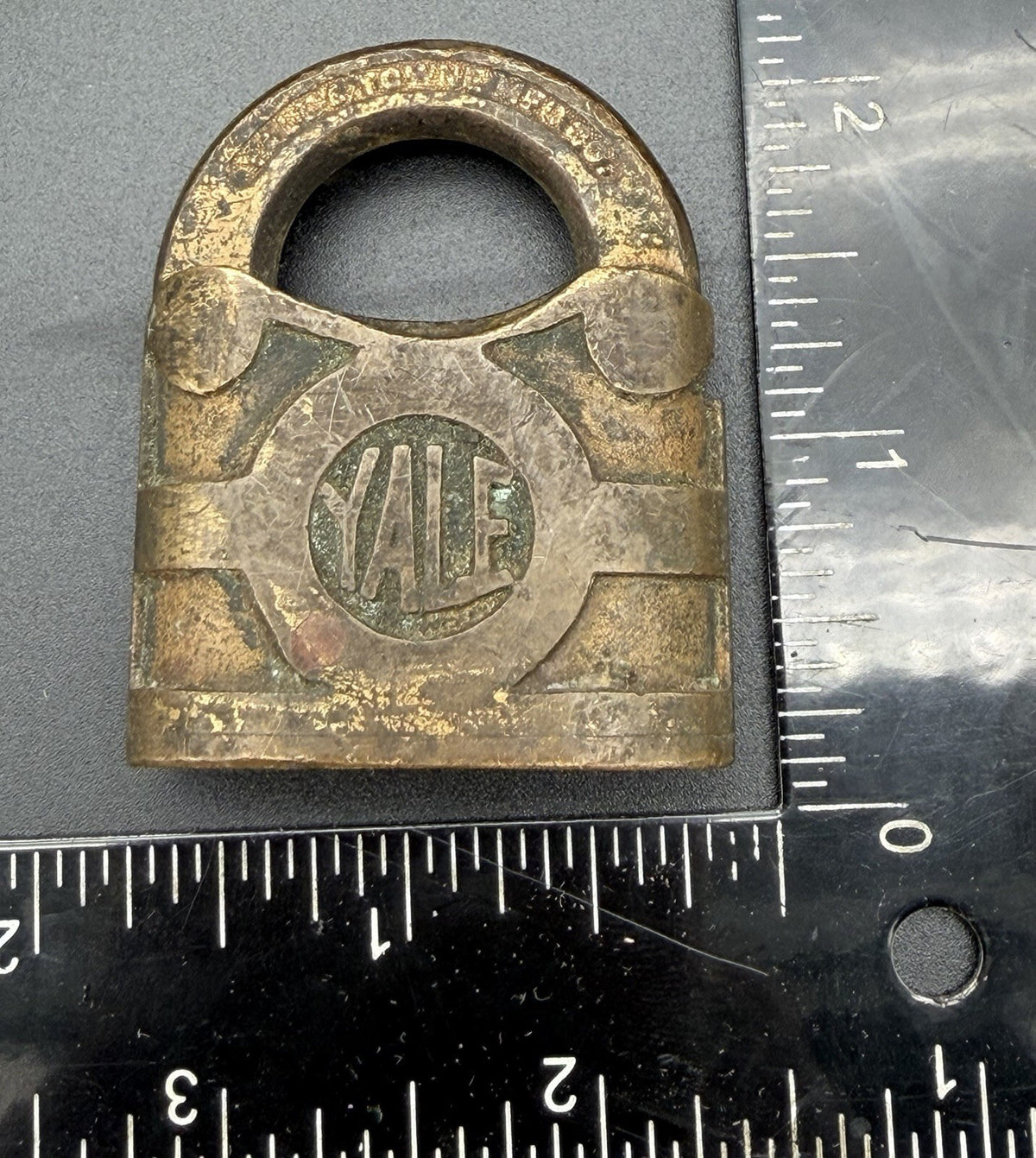 Vintage Antique Brass Yale and Towne Mfg Co Padlock Stamford Conn USA Y&T Hardware
