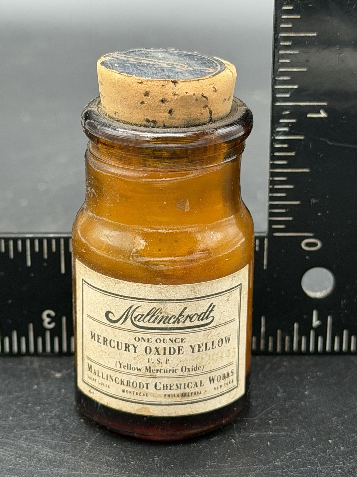 Antique Mallinckrodt Mercury Oxide Yellow 1 Oz Amber Glass Bottle w Contents