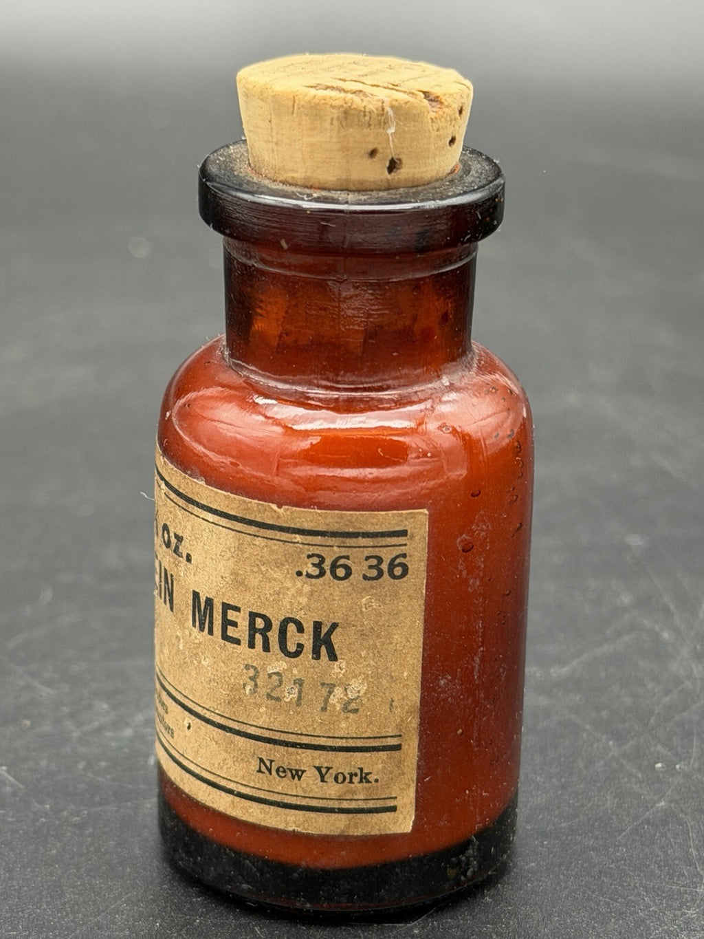 Antique Merck & Co. Fluorescein 1/8 Oz Amber Glass Apothecary Bottle w/ Cork