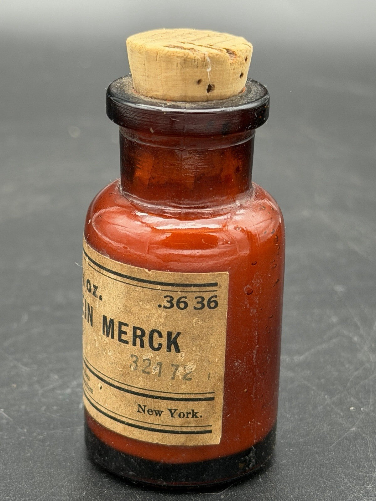 Antique Merck & Co. Fluorescein 1/8 Oz Amber Glass Apothecary Bottle w/ Cork