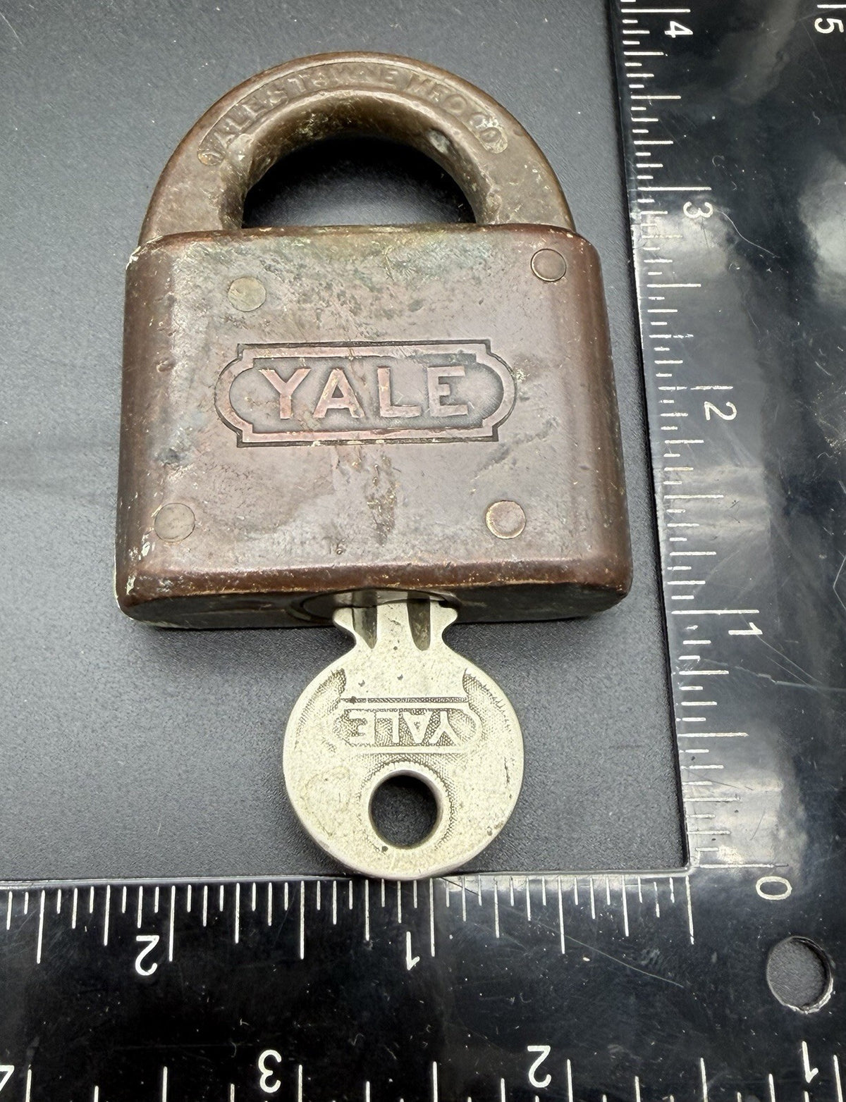Vintage Antique Yale and Towne Mfg Co Padlock Working Stamford Conn USA Brass Lock