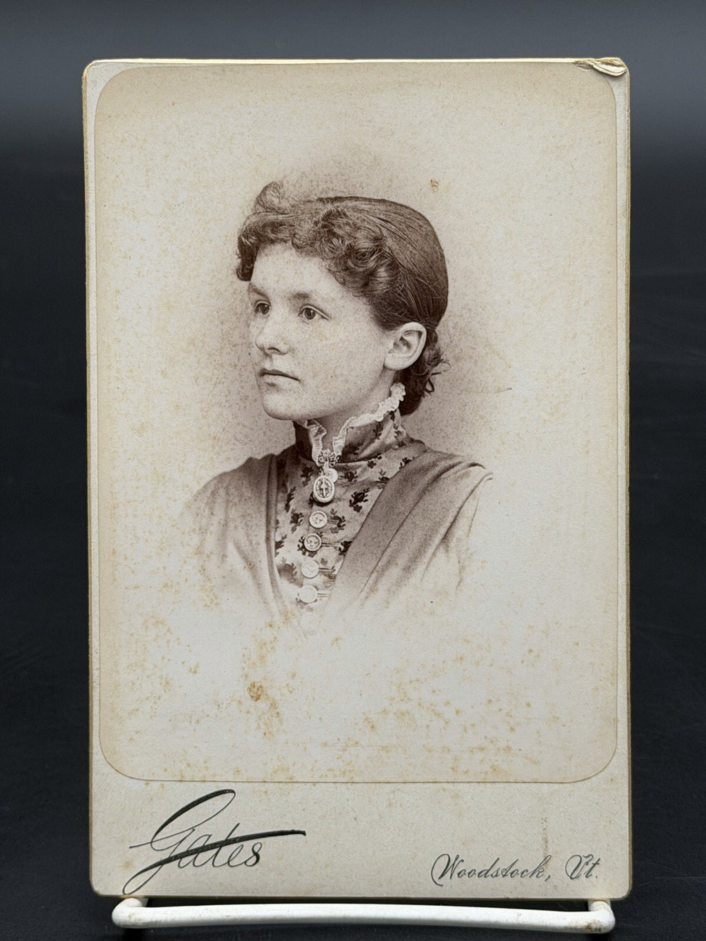 Antique Victorian Cabinet Card Photo Portrait – Gates Studio, Woodstock, VT